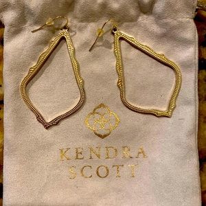 Kendra scott sophee earring.